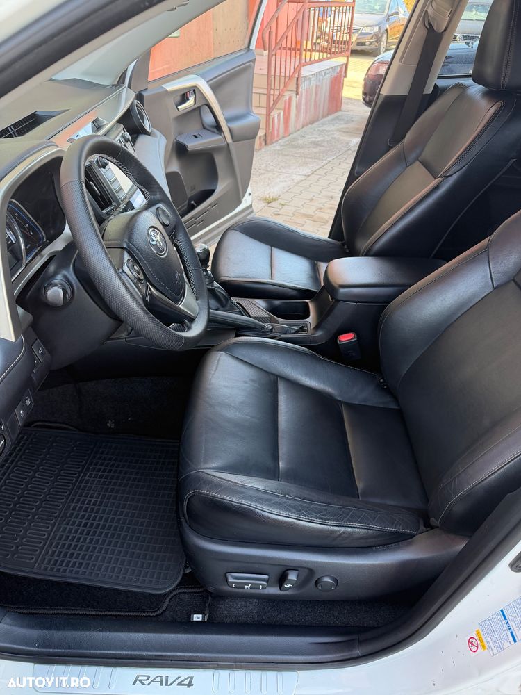 Toyota RAV4 2.0 D-4D 4x4 Edition S - 4