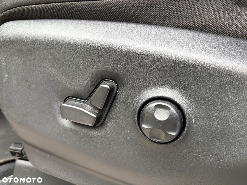 Chrysler Pacifica - 28