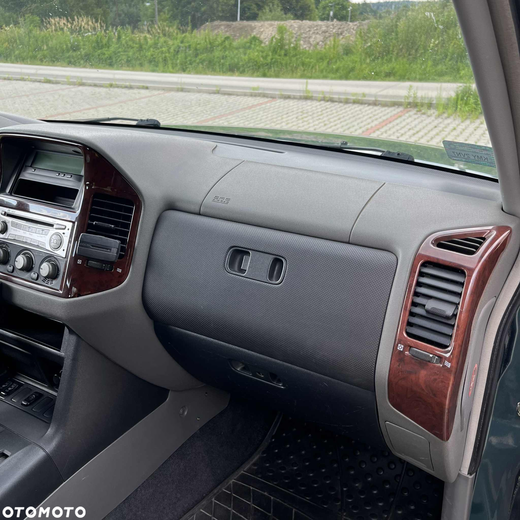 Mitsubishi Pajero - 22
