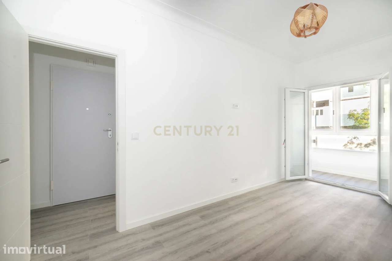 T2 totalmente remodelado com cozinha independente no centro de almada - Grande imagem: 4/21