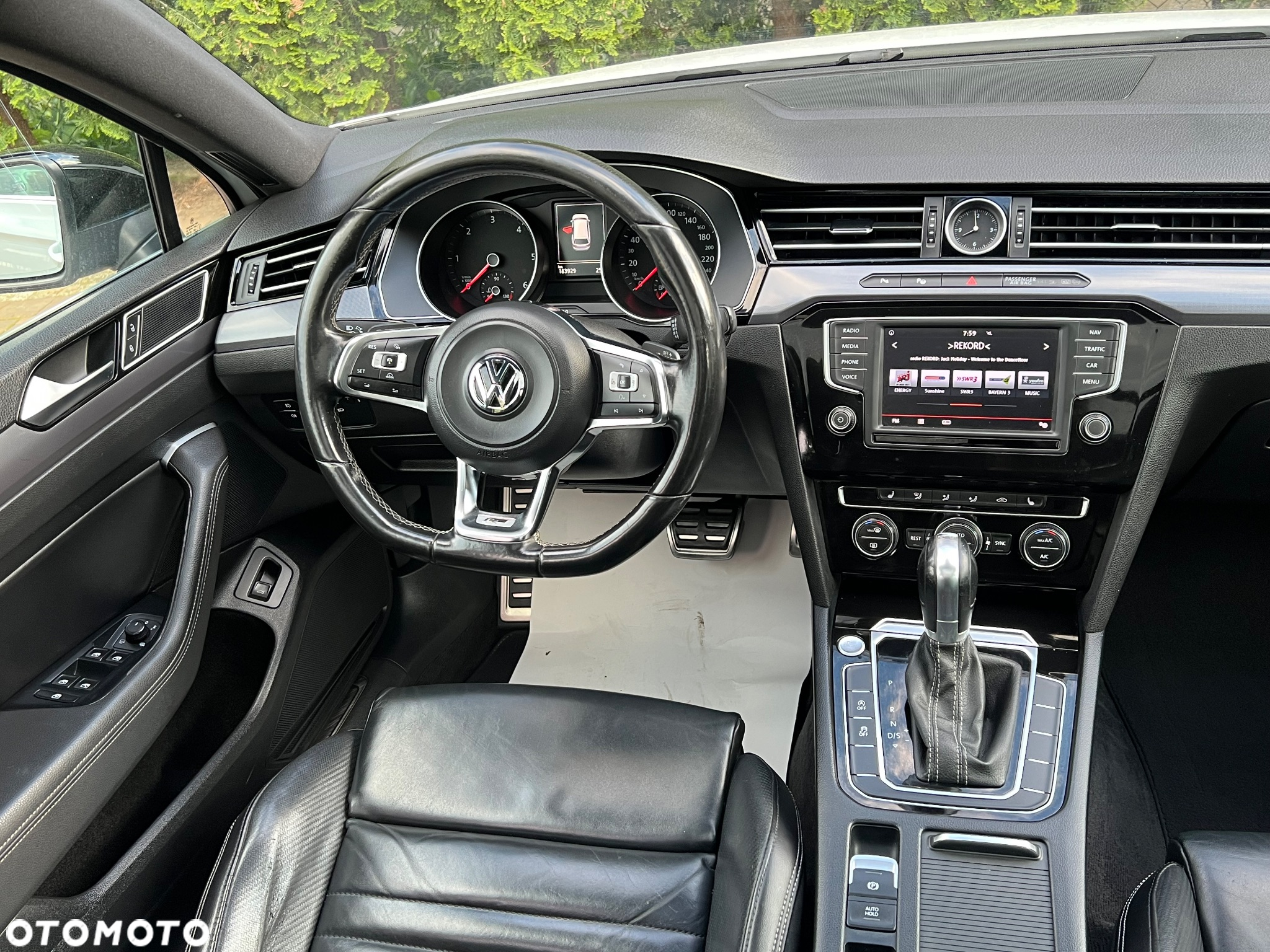 Volkswagen Passat - 8