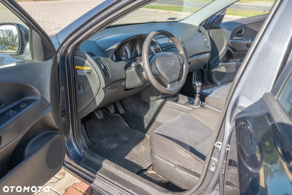 Kia Ceed - 7