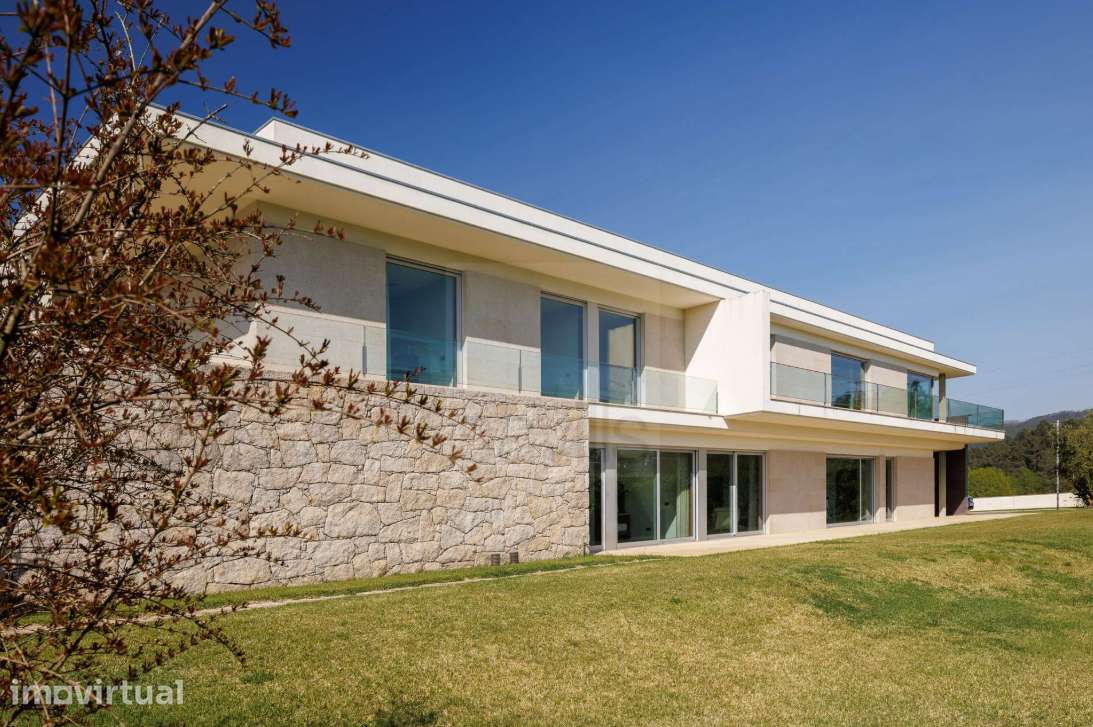 Moradia V6+1 com jardim em Macinhata da Seixa - Grande imagem: 2/16