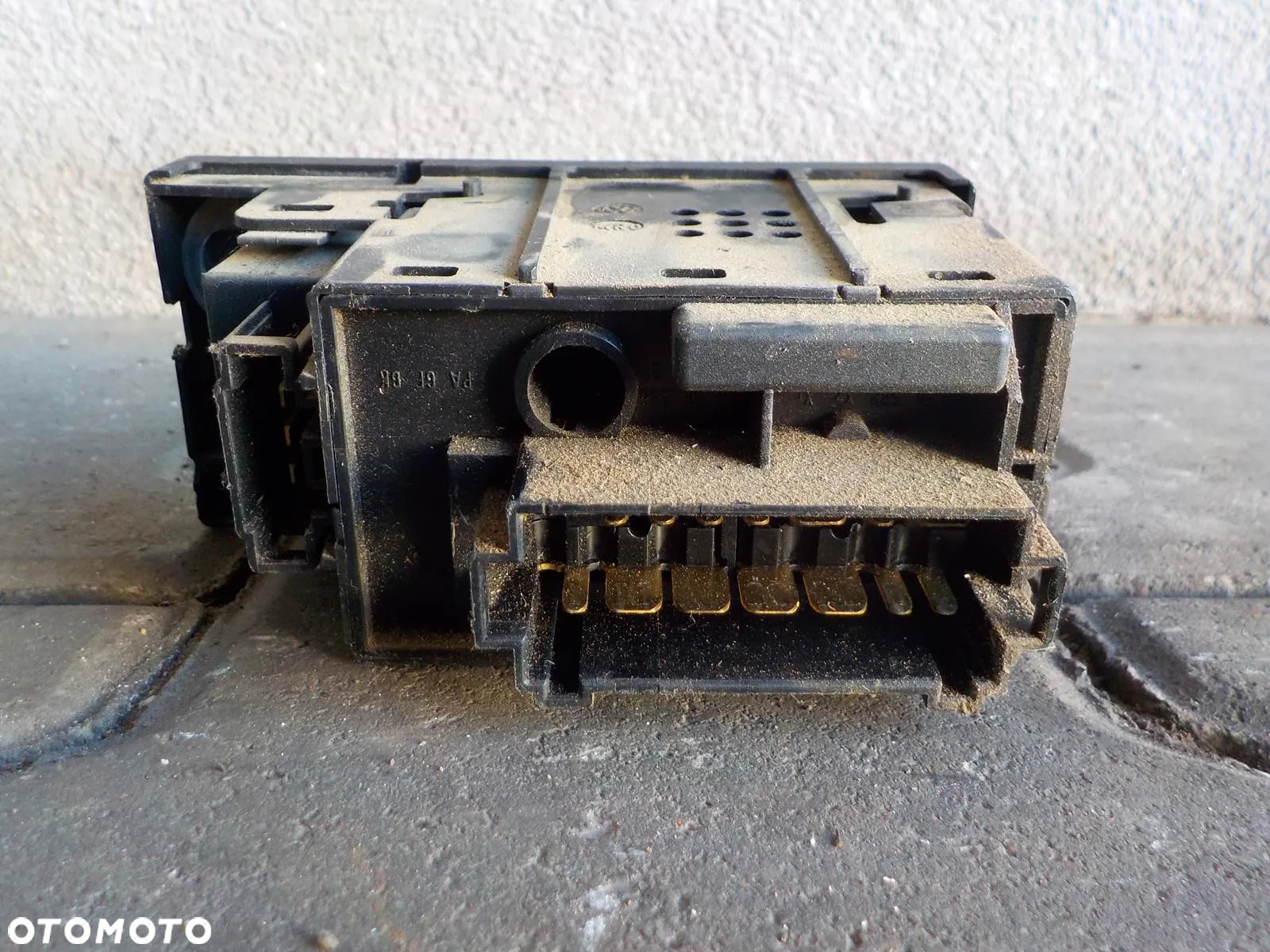 VW T4 96- WŁĄCZNIK ŚWIATEŁ CZERWONY HALOGENY - 2