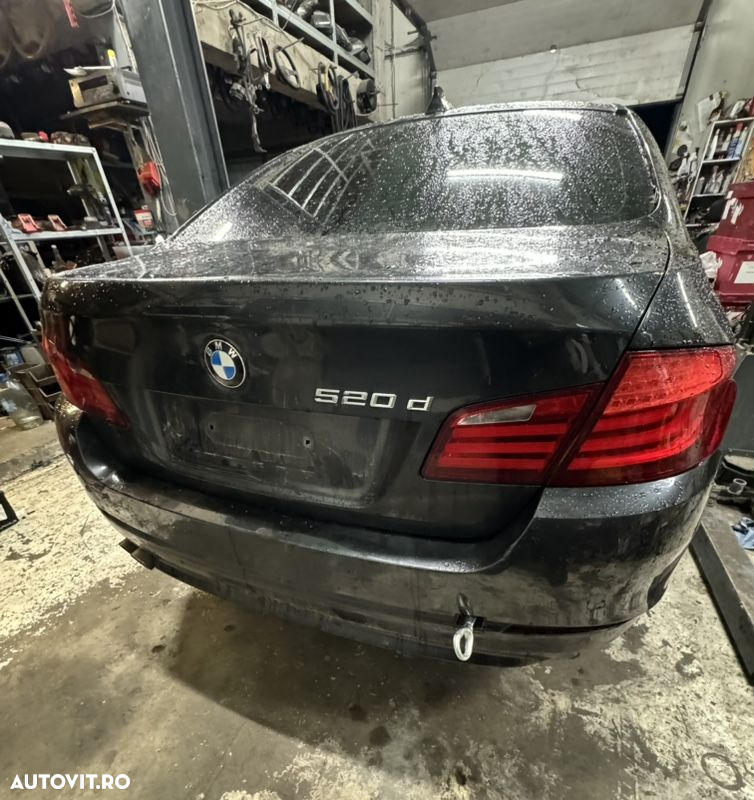 dezmembrez bmw F10 F11 520d culoare B90 gri închis Sophistograu motor impecabil km reali 185000 km cutie manuală 6 trepte uși ușa stângă aripa capota portbagaj interior bej crem - 2