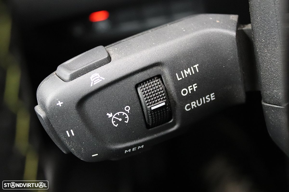 Peugeot e-2008 50 kWh GT - 17