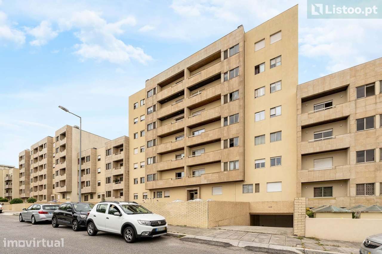 Apartamento T3 c/ Varanda e Garagem - View 2