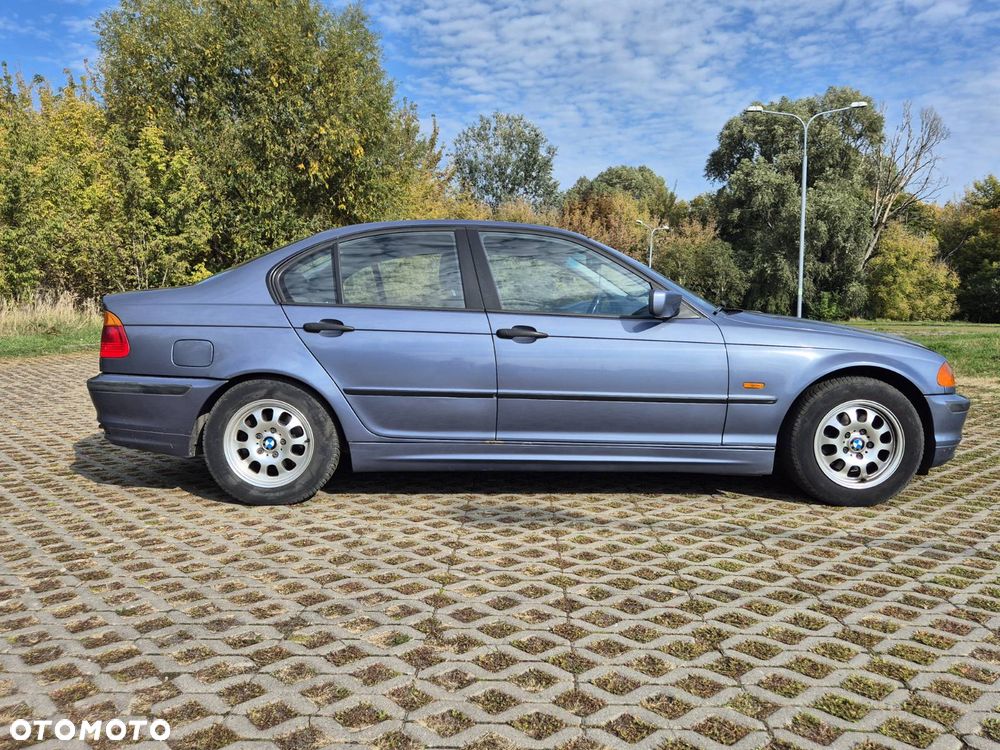 BMW Seria 3 318i - 3