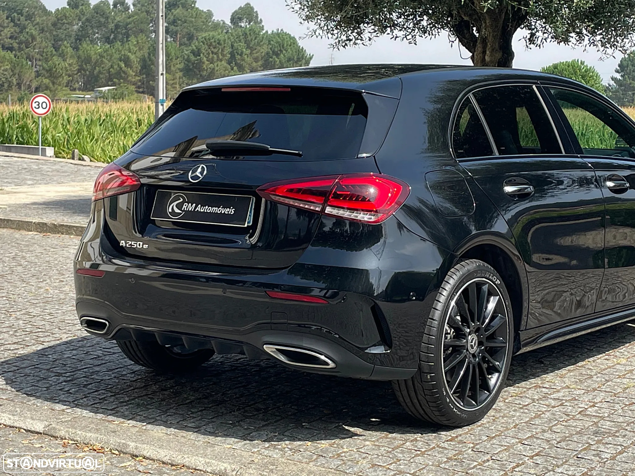 Mercedes-Benz A 250 e 8G-DCT AMG Line - 17