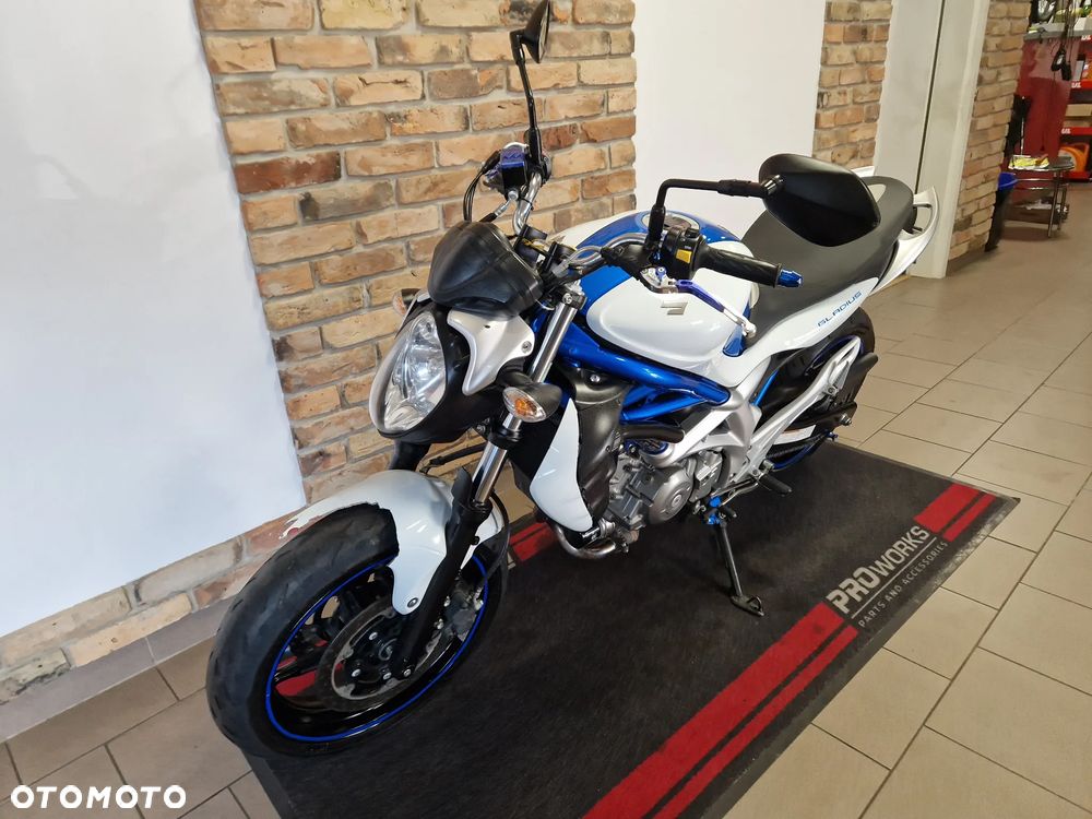 Suzuki Gladius - 5