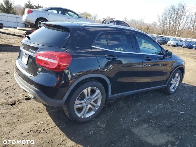Mercedes-Benz GLA 250 4-Matic - 11