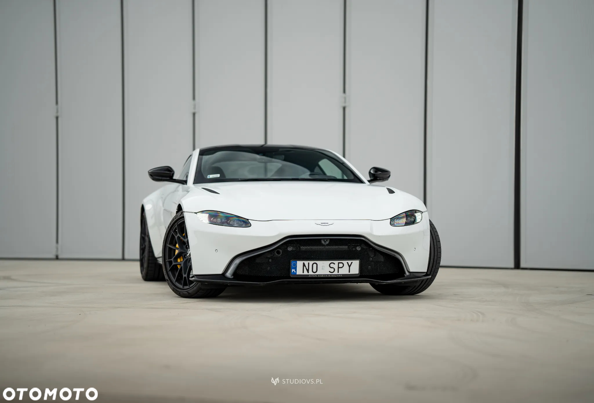 Aston Martin Vantage - 8