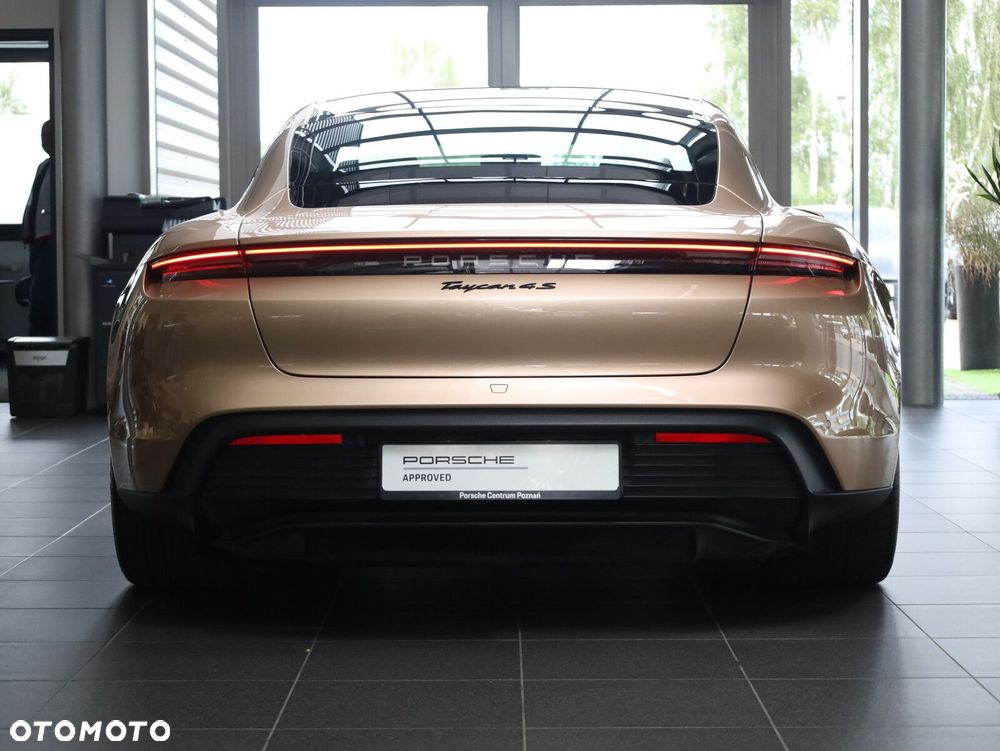 Porsche Taycan - 7