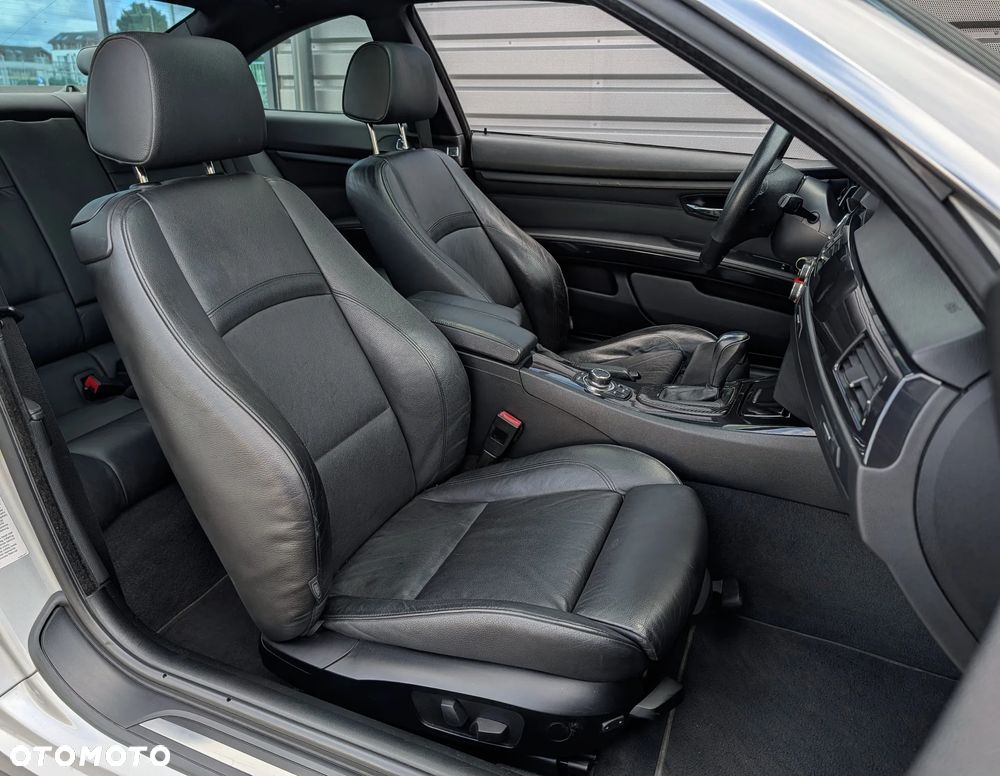 BMW Seria 3 325i M Sport Edition - 16