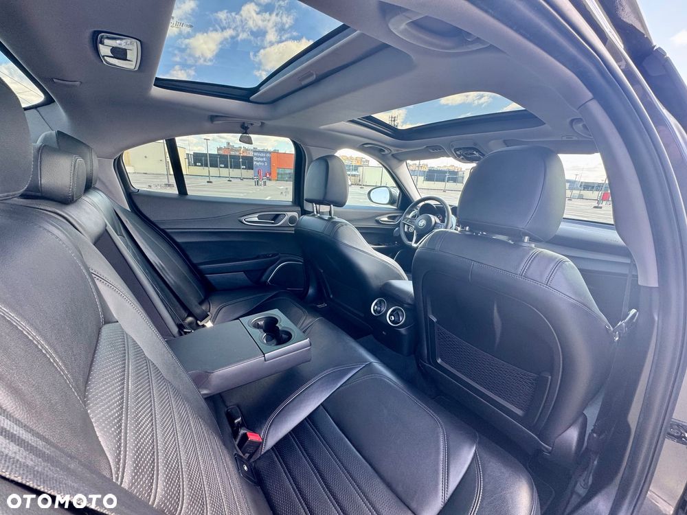 Alfa Romeo Giulia 2.0 Turbo 16V AT8 Veloce Ti - 16