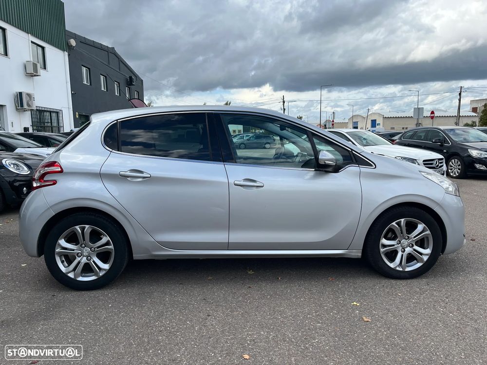 Peugeot 208 1.4 HDi Allure - 6