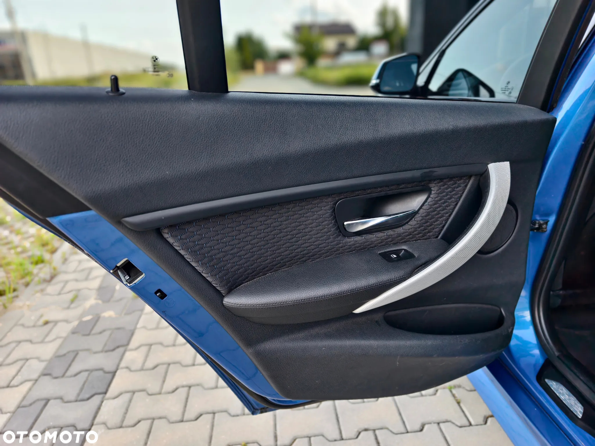 BMW Seria 3 318d Touring Blue Performance - 10