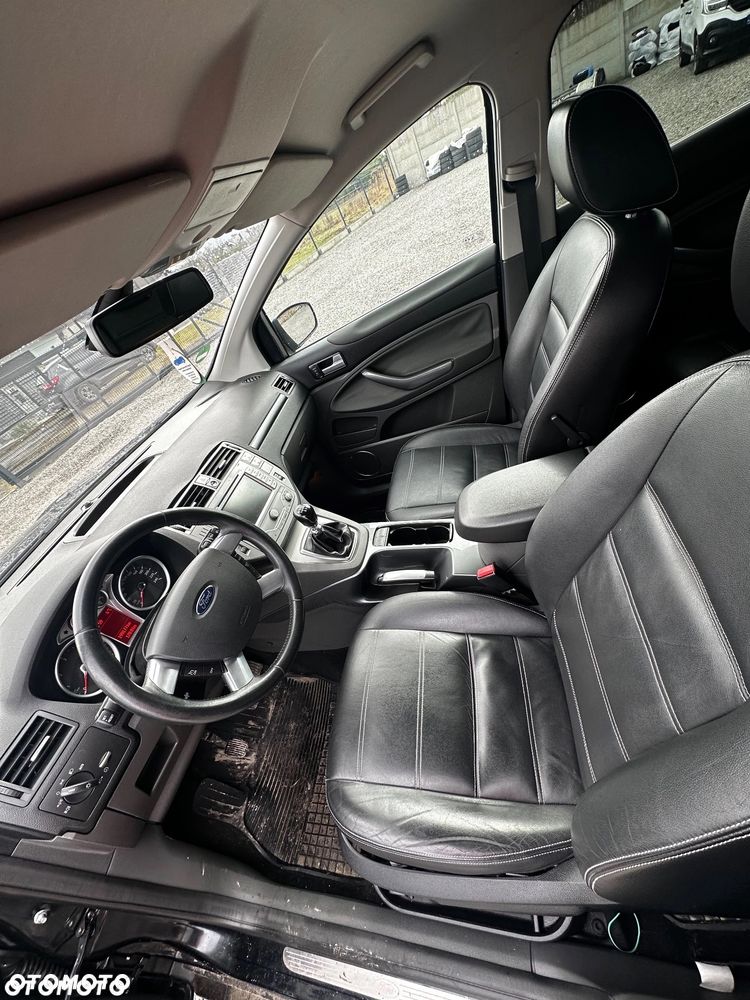 Ford Kuga 2.0 TDCi 2x4 Titanium - 2