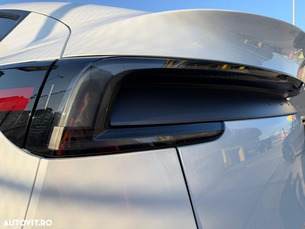 Tesla Model Y - 16