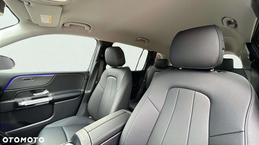 Mercedes-Benz GLB - 13