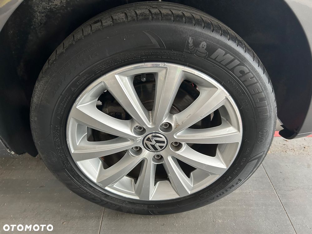 Volkswagen Touran 2.0 TDI BMT Comfortline DSG - 23