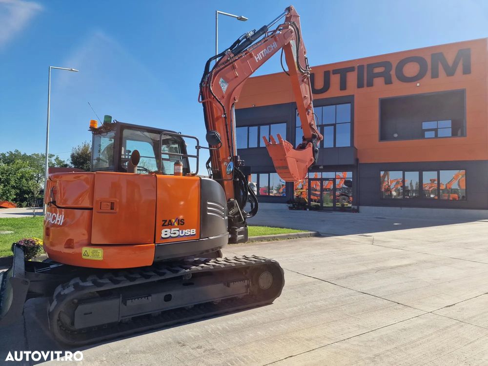 Hitachi ZX85, 2021, 2.975h, LAMA, CUPLA RAPIDA+3 CUPE NOI, Ad sapare 5m, latime 2,2m, ridica 3,7t, Camera spate, senile cauciuc 80% ok, inst picon pe bratele de excavare, Aer cond, computer in lb romana, posibilitate leasing -PROMOTIE 56.900 EUR+Tva - 25