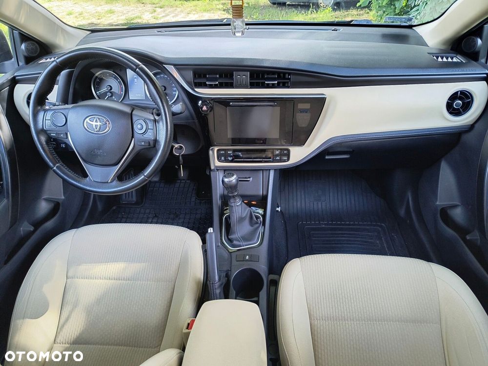 Toyota Corolla - 11
