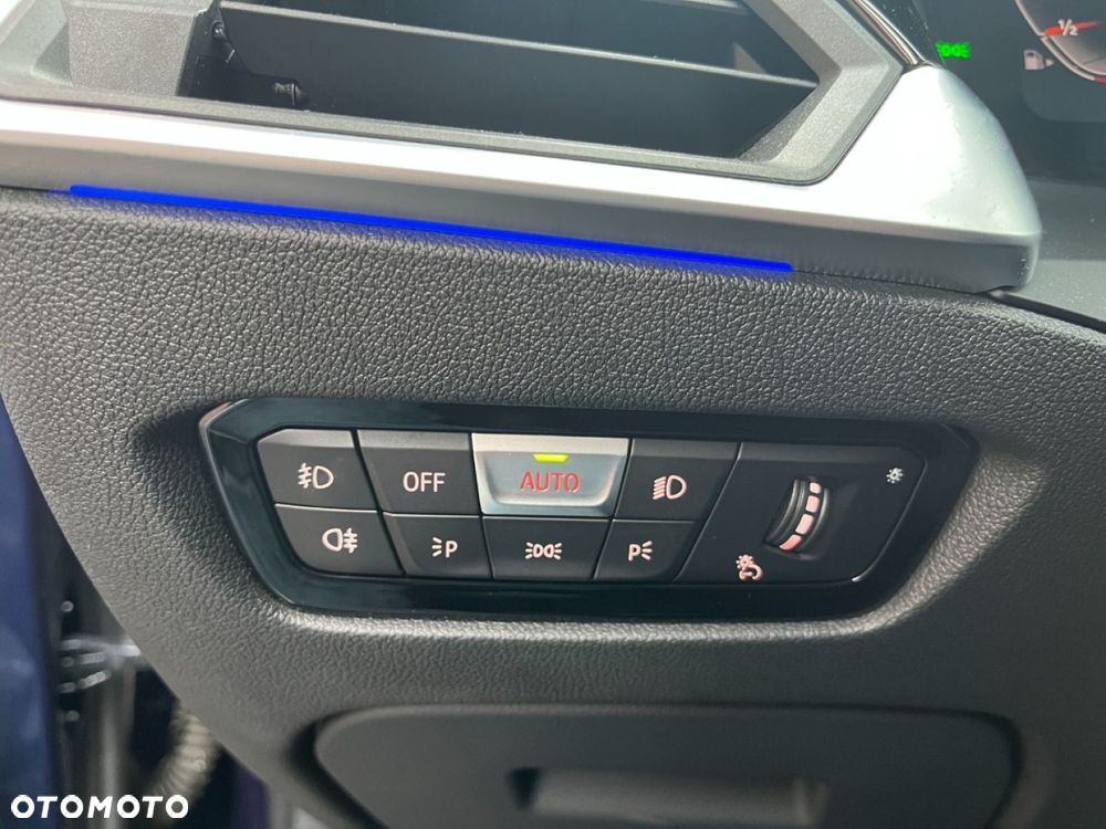 BMW Seria 3 330i - 25