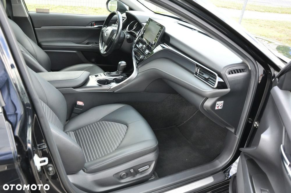 Toyota Camry - 30