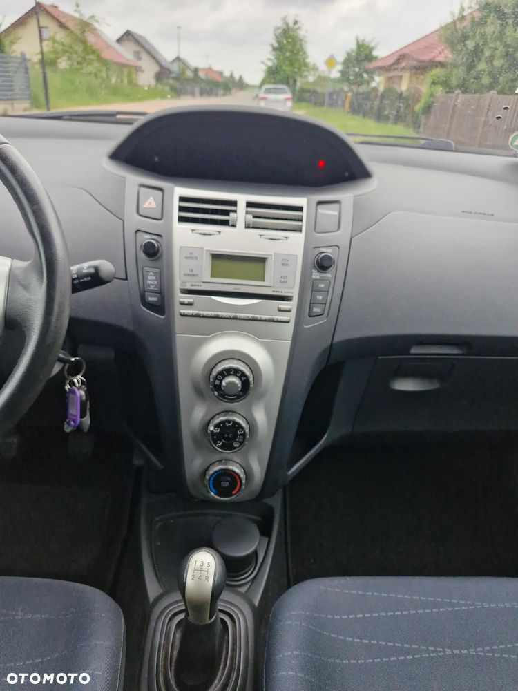Toyota Yaris 1.0 Luna A/C - 24
