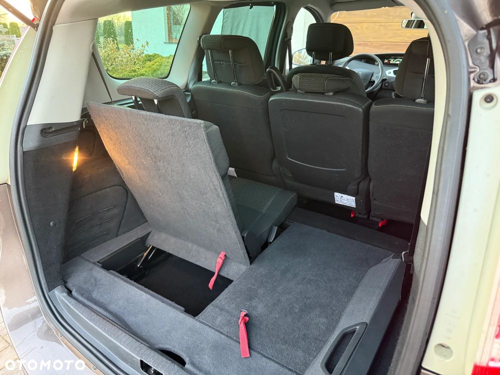 Renault Grand Scenic - 21