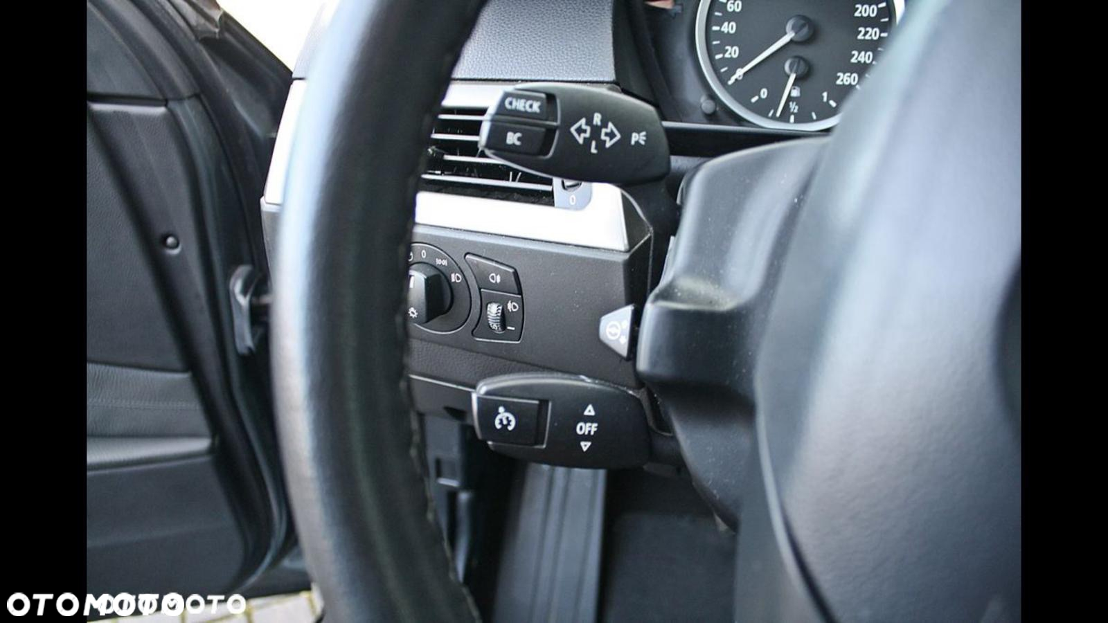 BMW Seria 5 523i - 34