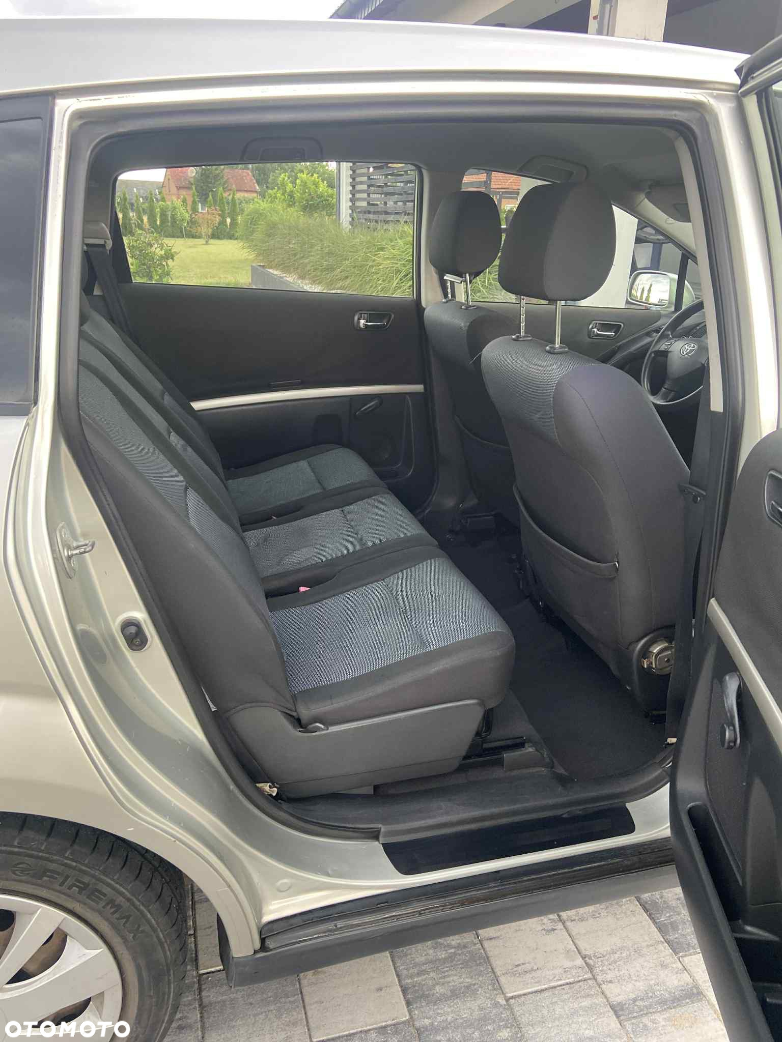 Toyota Corolla Verso 1.6 - 10