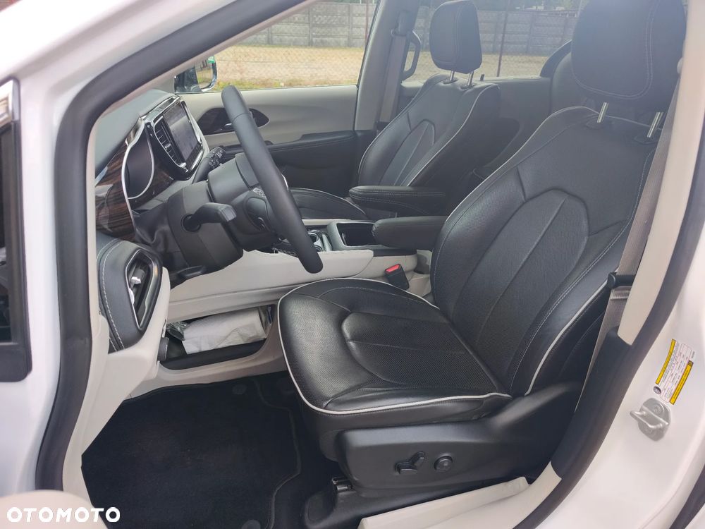 Chrysler Pacifica - 30