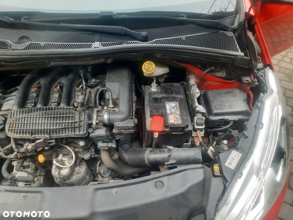 Peugeot 208 - 17