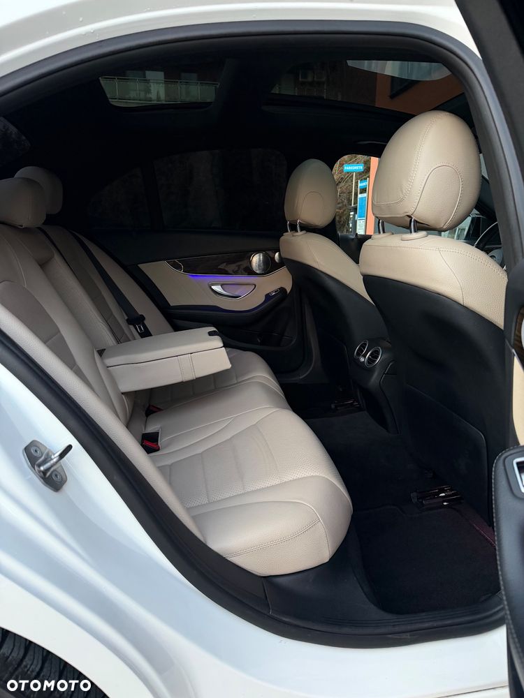 Mercedes-Benz Klasa C 300 4MATIC 9G-TRONIC - 15