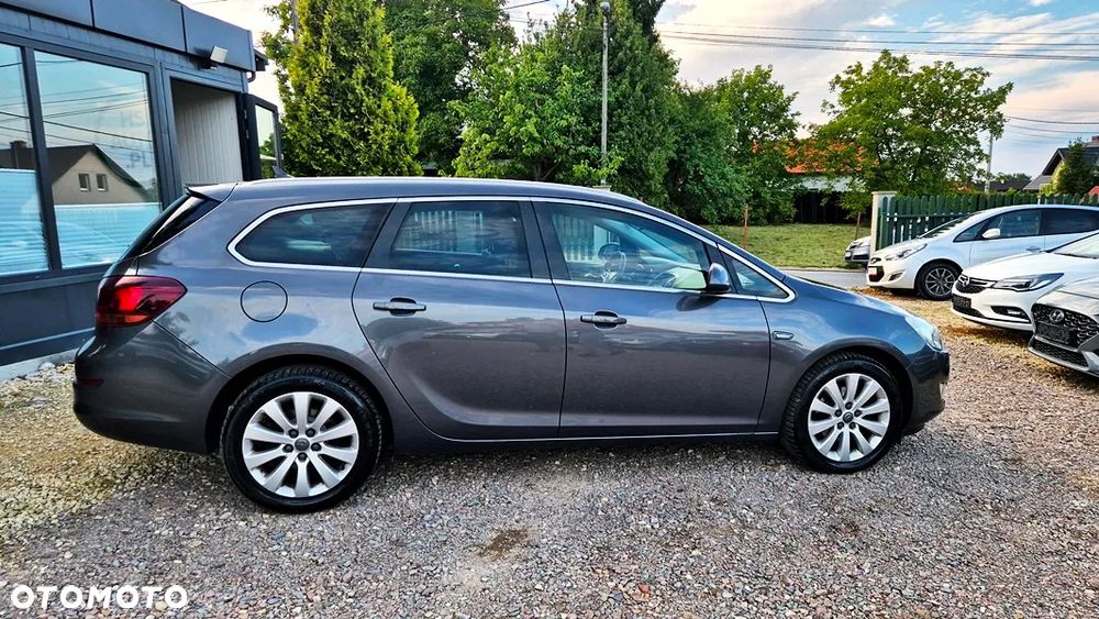 Opel Astra 1.6 T Cosmo - 11