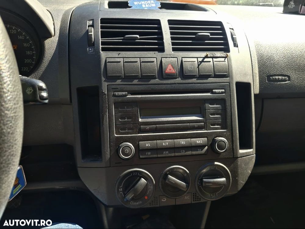 Volkswagen Polo 1.2 Attractive - 5