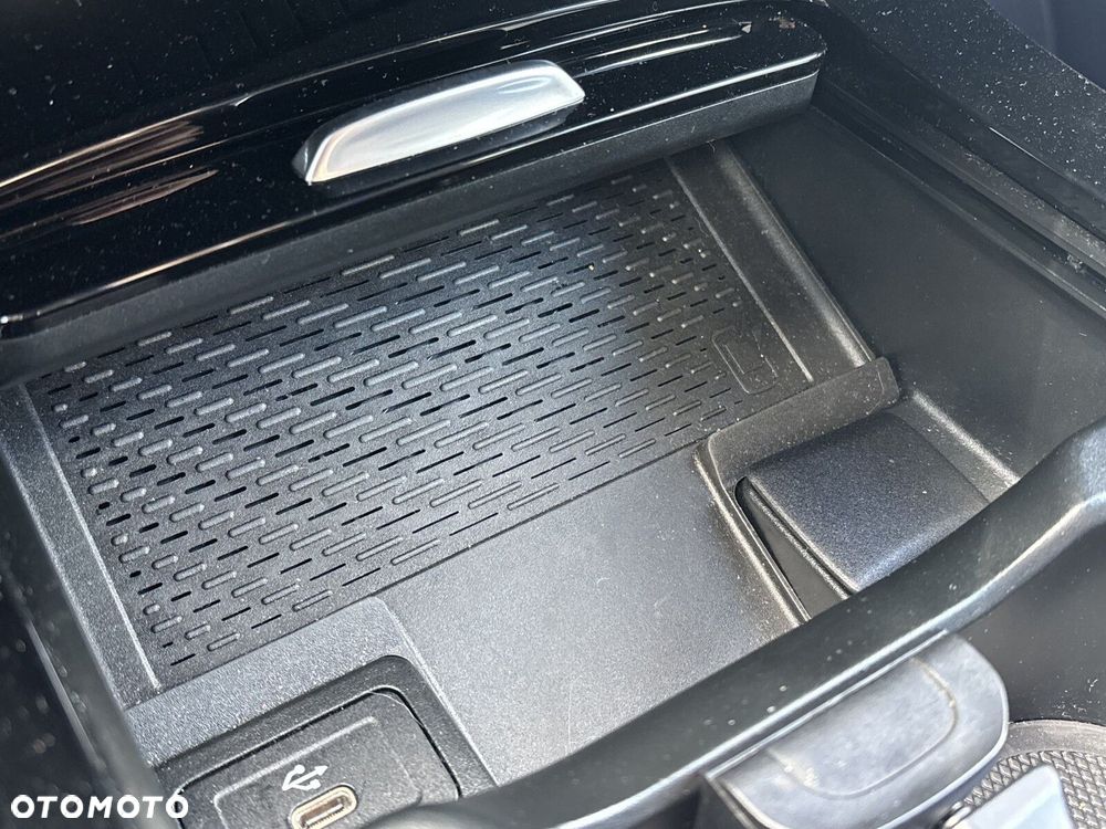 Mercedes-Benz CLA - 27