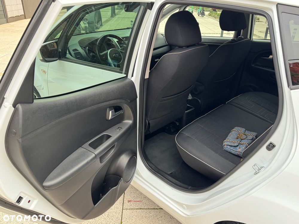 Kia Venga - 11