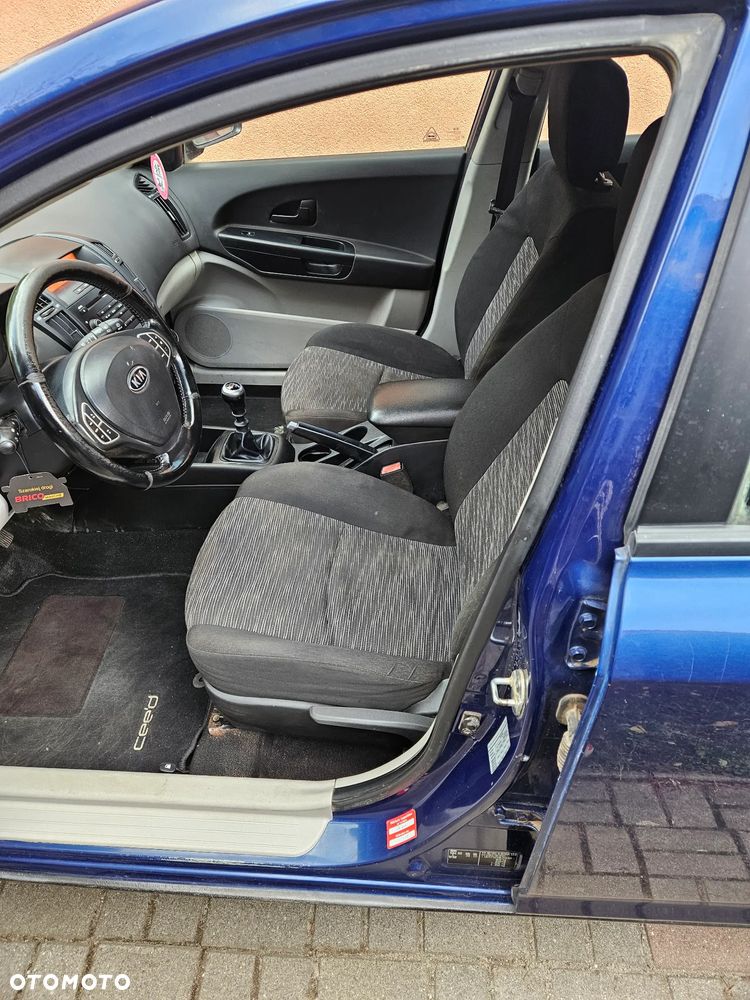 Kia Ceed - 12