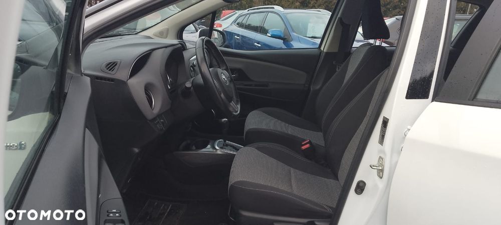 Toyota Yaris Hybrid 100 Terra - 16