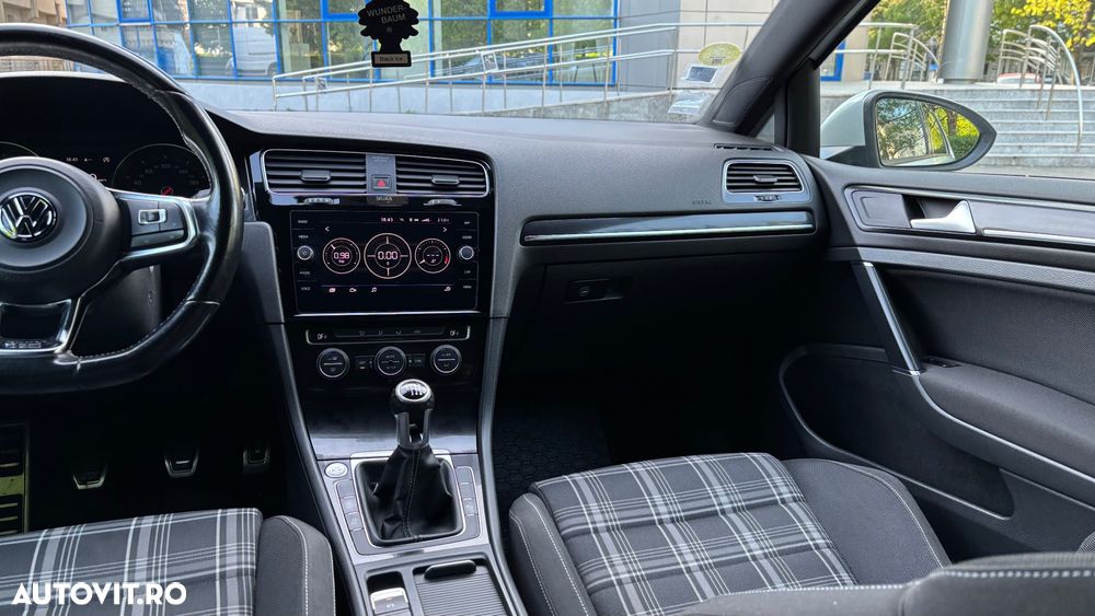 Volkswagen Golf - 16