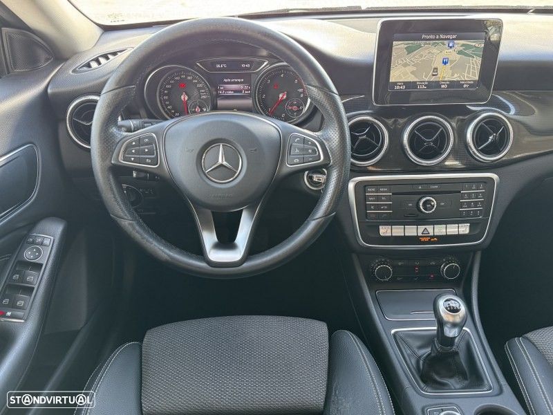 Mercedes-Benz CLA 180 d Shooting Brake Urban - 13