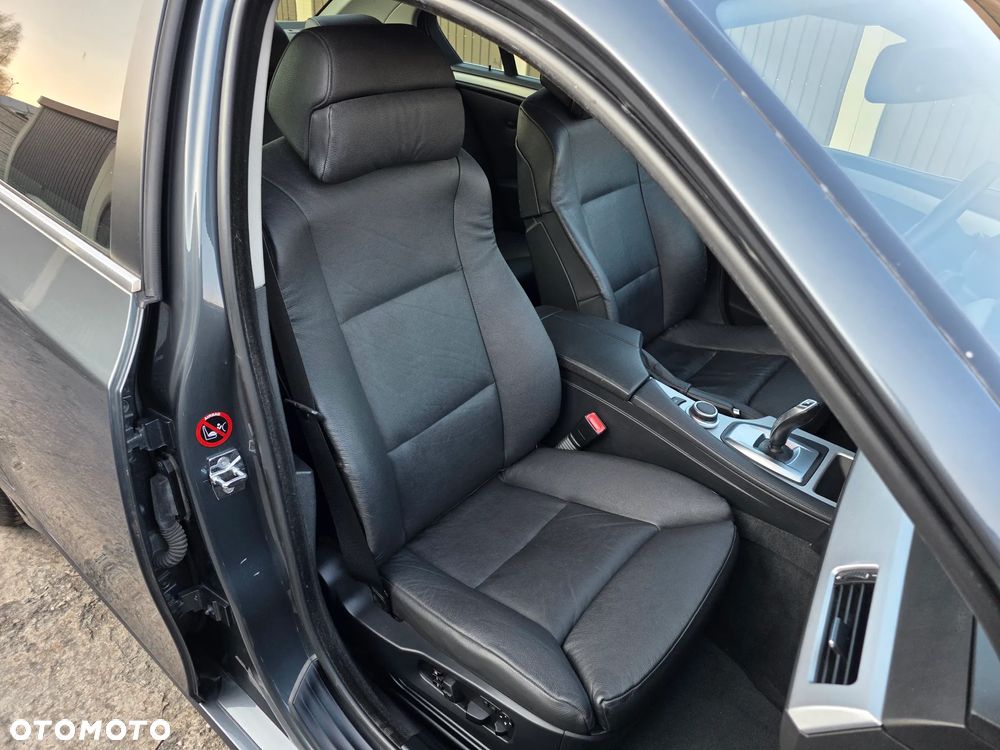 BMW Seria 5 525xi Edition Exclusive - 11