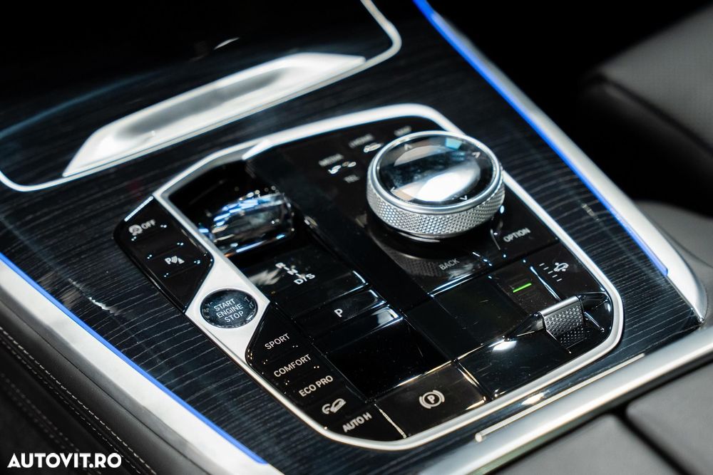 BMW X7 M60i xDrive AT MHEV - 32