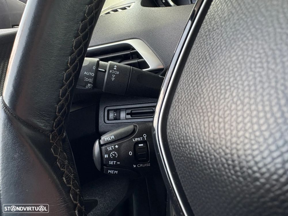 Peugeot 3008 HDi FAP 110 Platinum - 16