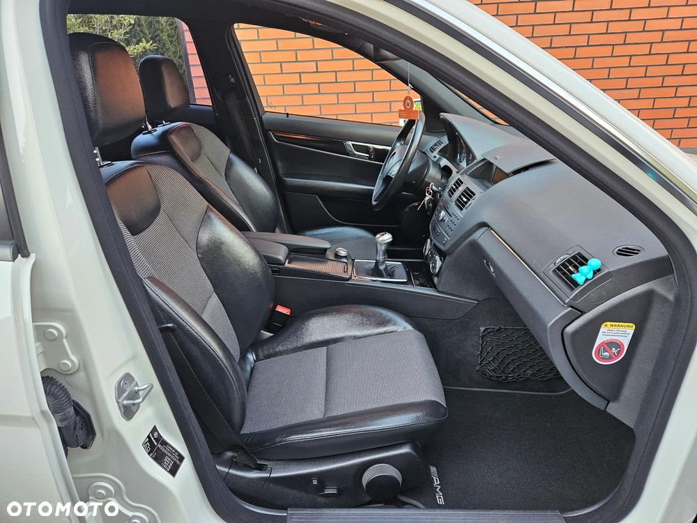 Mercedes-Benz Klasa C 180 CGI BlueEFFICIENCY SPORT EDITION - 9