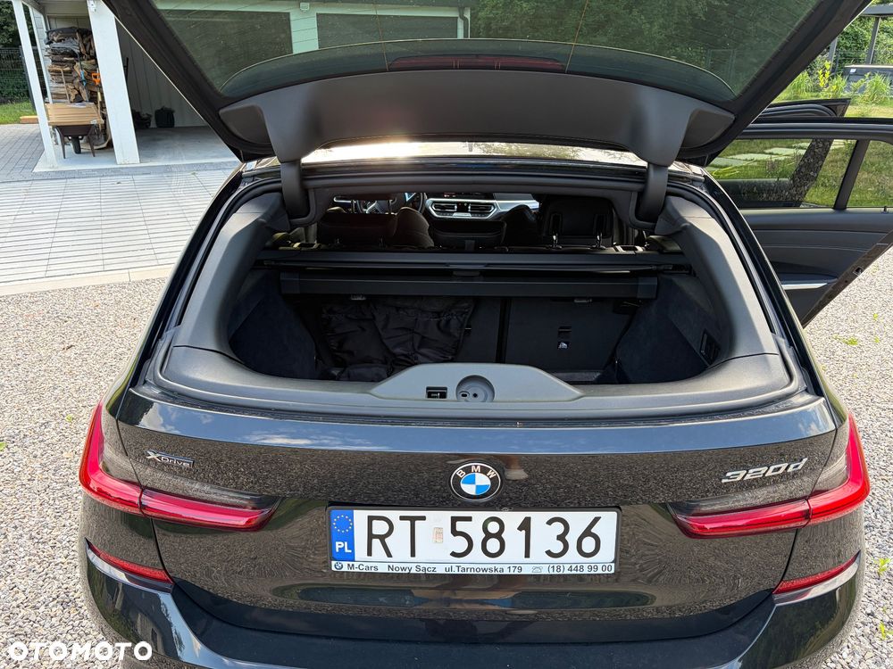 BMW Seria 3 320d xDrive M Sport Shadow - 11