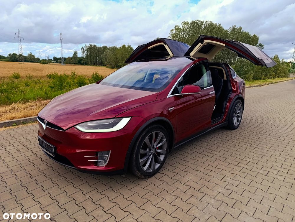 Tesla Model X - 34